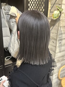 ヲタク(wotaku.) グレージュ透明感カラー暗髪ケアブリーチ切りっぱなし髪質改善