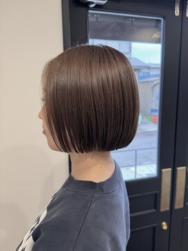 ラヴィン(LOVIN’) ぷつっとボブ/グレージュ/ミニボブ