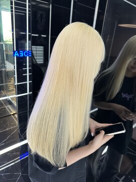 レディアル 渋谷(REDEAL) 抜きっぱなしブロンドハイトーンインナーレイヤーカットウルフ