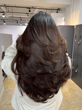 メリー オオサカ(Merly Osaka) butterfly layer cut