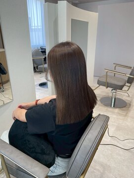 ミア(mia) 大人シアーベージュミニウルフボブミディアムレイヤー