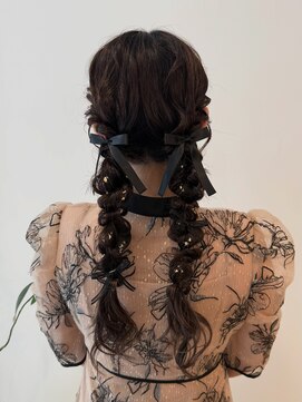 アヴェイル ヒロオ(a'vail Hiroo) 結婚式お呼ばれ参列 ツイン編みおろしヘアアレンジ