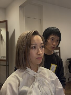 ヘアーサロンテン モトアザブ(hair salon Ten motoazabu) レイヤーカット/小顔に見せるヘア/シルバーベージュ/麻布十番