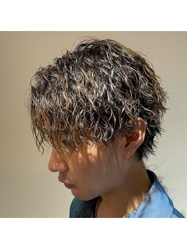 クオル 立川(QOL) ツイストスパイラルパーマメンズパーマセンターパートマッシュ