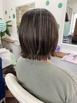 ヘアーアンドメイクアップモパ ハイライト×ボブ