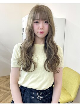 チーカ(chica) 透明感ホワイトベージュ×柔らかロング