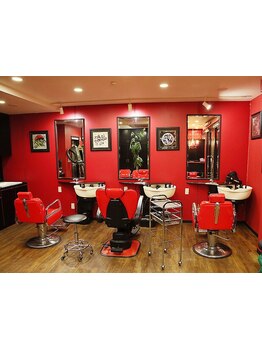 貸切マンツーマン施術だからこそ、ドレッド・アフロなどの特殊スタイルもじっくりご相談いただけます。