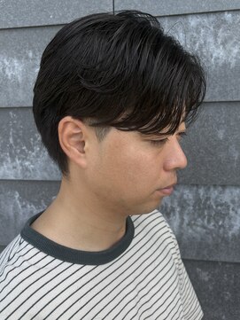 ヒュイル バイ ニアウ(Hwyl by Niau) メンズマッシュセンターパートスパイラルパーマニュアンスパーマ
