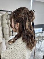 オウン(AUN)&nbsp;アレンジ入りハーフアップ