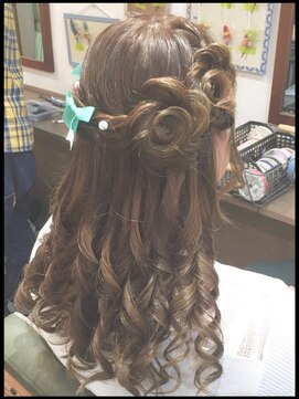 秋葉原コットン ヘアセット専門店 お花２連のハーフアップ