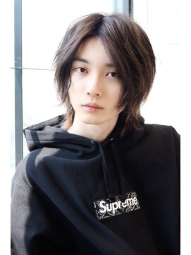 ネイビー(NAVY) ハイライトミディアムウルフ3Dカラーセンターパートコンマヘア