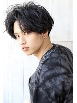 ネイビー(NAVY)&nbsp;ライトパーマでカッコよく！センターパート スパイラルマッシュ