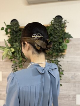 ロカット サロン(Roquat Salon) インナーカラーシニヨン【立川/バイカルテ/国立/ヘアセット】