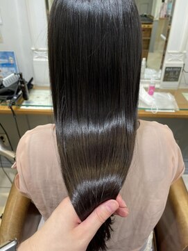 ネオリーブ チロル 横浜西口店(Neolive CiroL.) 後ろ姿マイナス10歳☆超音波ケア髪質改善 艶髪 【横浜】ワンレン