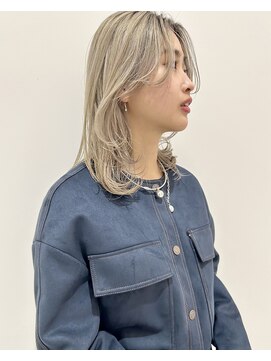 ケンジ 横浜(KENJE) ホワイトベージュ/ミディアムレイヤー/ブロンド/ブリーチ/横浜