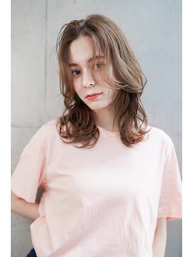 ギークス(GEEKS) 【GEEKS渋谷】くびれロング/レイヤー/20代30代/フォギーベージュ