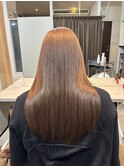 自然体なのに、誰もが見惚れるストレートヘア。