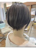 ショートヘア/襟足タイト/黒髪/