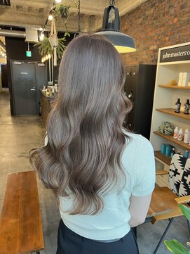 リノ 金山(Rino) デザインカラー/レイヤーカット/ウェットヘア/オリーブベージュ