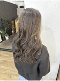 透明感のあるアッシュグレー