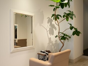 アンバー(AMBER)の写真/【JR芦屋駅徒歩4分】人目を気にせずゆったり過ごせる隠れ家サロン。落ち着いた空間で、理想のスタイルに。