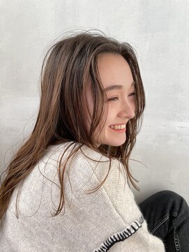 エン(enn.) レイヤーカット/くびれヘア/ベージュカラー/２０代/