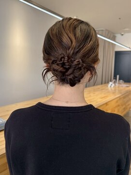 アオイ(aoi.) 【ヘアセット/カチモリヘア/結婚式アレンジ/20代】