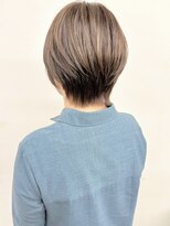 モリオ(morio)&nbsp;丸みショートウルフ耳掛けショートボブナチュラルハイライト