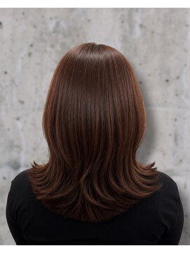 カットワークススリックバイフェローズ(CUT WORKS SLICK by fellows) 赤みを抑えて柔らかく動く艶レイヤーカラー