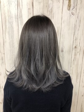 エモート(EMOTE) セミロングレイヤー/シルバーグレージュ/グラデーション