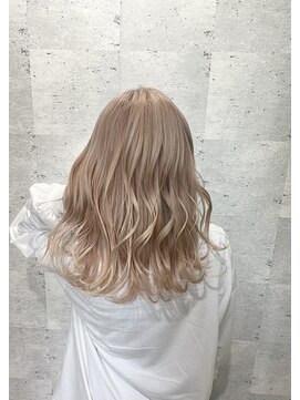 トムキャット(TOM CAT) ハイトーン系大人気！『ホワイトミルクティーベージュ』