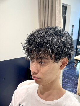 リバティシェアバーバー 銀座(LIBERTY SHARE BARBER) ツーブロマッシュ/波巻きツイスパ