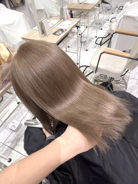 ゼスト フィーノ(ZEST fino) グレーベージュ/黒髪/レイヤーロング/アッシュカラー