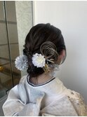 抜け感溢れる大人っぽいシニヨンアレンジ