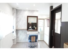 ☆個室内のセット面は日差しが入って洗礼された空間となっております