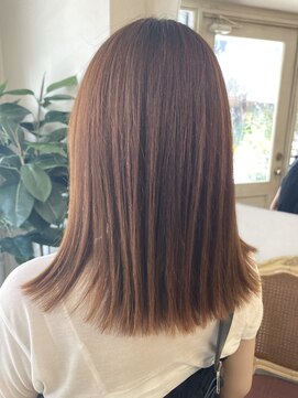 アミュレ(Amule) 重めミディアムストレート切りっぱなしミディベージュブラウン