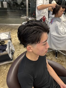 アンサー 千葉中央(UNSER prod by THE DAY) 【MEN’S HAIR/サーフカール/刈り上げセンターパート/千葉】