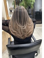 リラ(Lila)&nbsp;バレイヤージュ／レイヤー／グレージュ／ベージュ