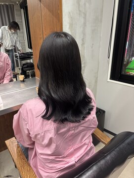 モク(mok) 艶感ミディロングスタイル