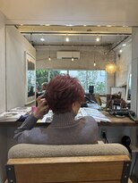 ナル(Na Ru.)&nbsp;サーモンピンク×ショートレイヤーパーマ