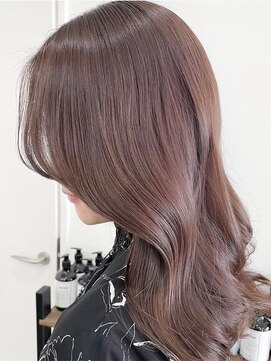 アトレ 福岡大名店(attrait) セミロングのブラウンカラー × 大人っぽい透明感