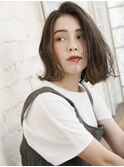ラフなカール感を楽しむミニマムボブ