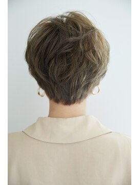 フィガロ アヴェダ(FIGARO AVEDA) 小顔ハンサムショート