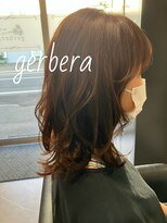 ガーベラ(gerbera) 艶カラー/動きのあるミディアムスタイル