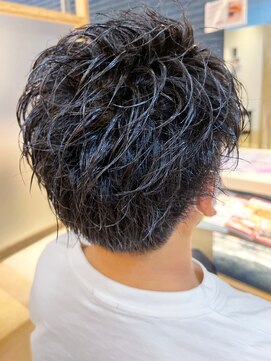 ヴィヴァーチェイルソーレ(VIVACE ilsole) 20代30代メンズツイストパーマ束感オシャレ感ショート