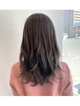 ムエベ(MUEBE) オリーブグレージュカラー