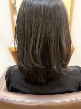 フリージア(freesia) 30代40代50代/ふんわりミディアム/艶髪スタイル