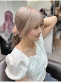 13784ホワイトブロンドくびれヘアレイヤーカットポニーテール