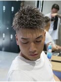 MEN‘S/ツイストピンパーマ×ハイライト/短髪/スキンフェード