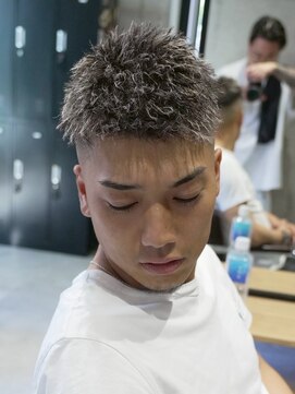 メッツ 原宿(METS) MEN‘S/ツイストピンパーマ×ハイライト/短髪フェード